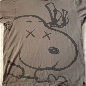 KAWS Snoopy Tee Peanuts Worldwide x KAWS